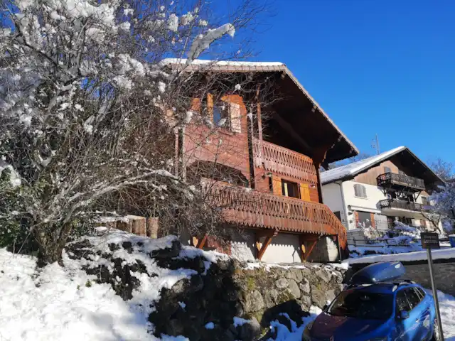 La Sittelle - été comme hiver | France, Haute-Savoie, Verchaix - chalet L’hiver, vue de face