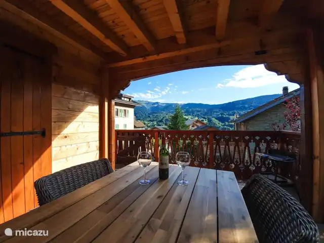 La Sittelle - été comme hiver | France, Haute-Savoie, Verchaix - chalet Vue terrasse couverte