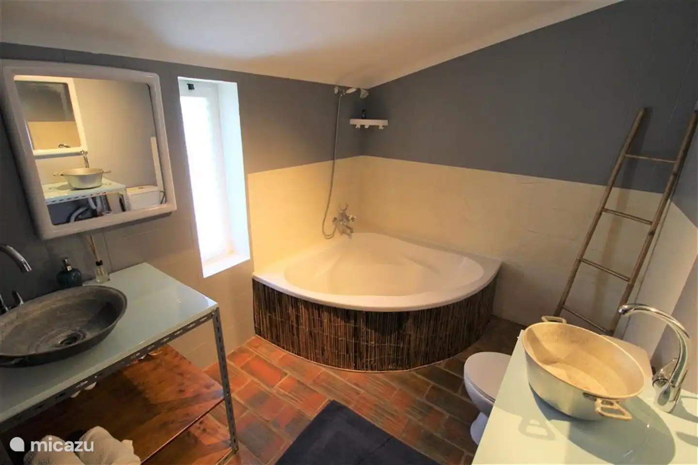 Badezimmer im 1. Stock