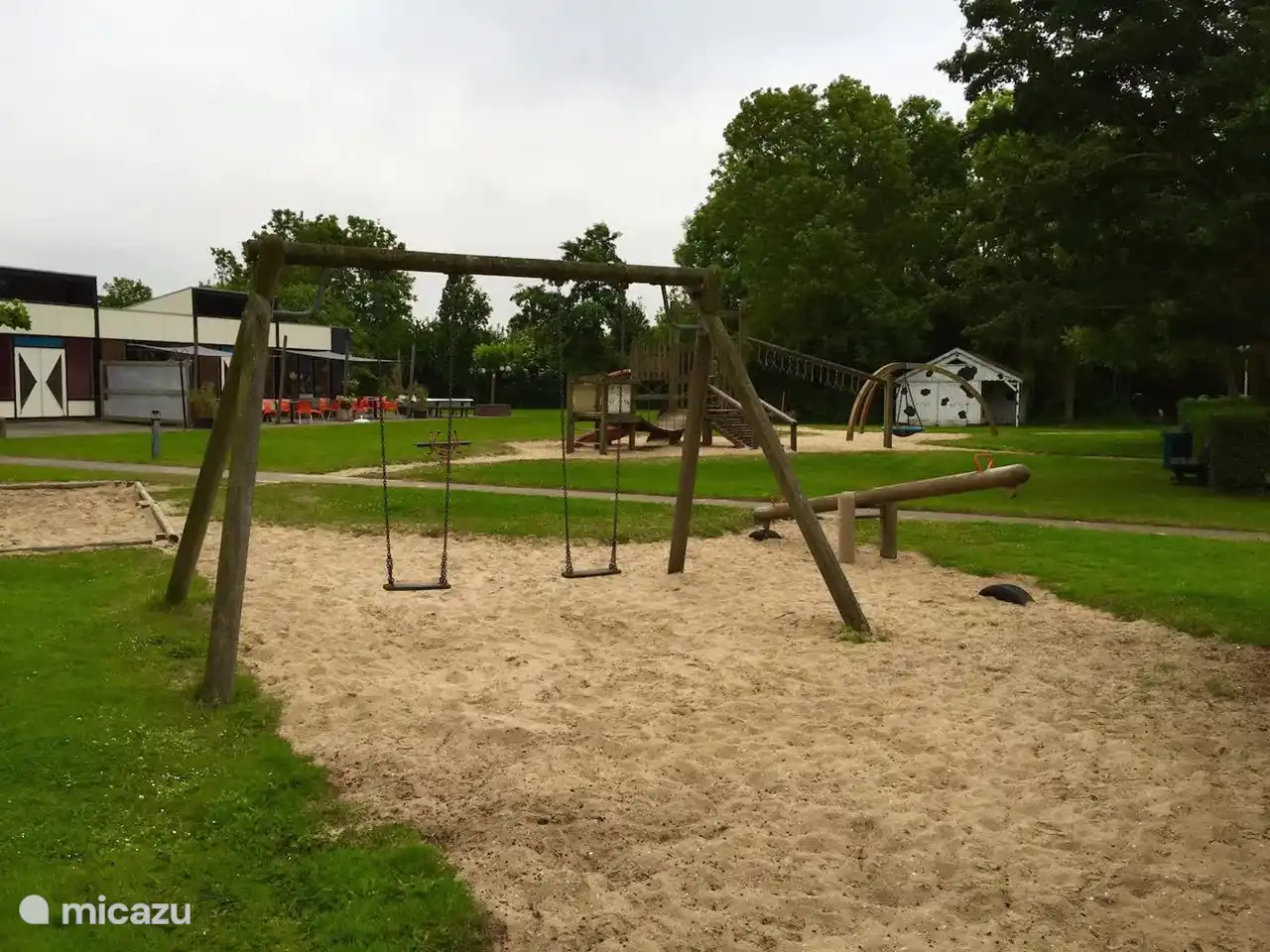 Der Spielplatz im Park