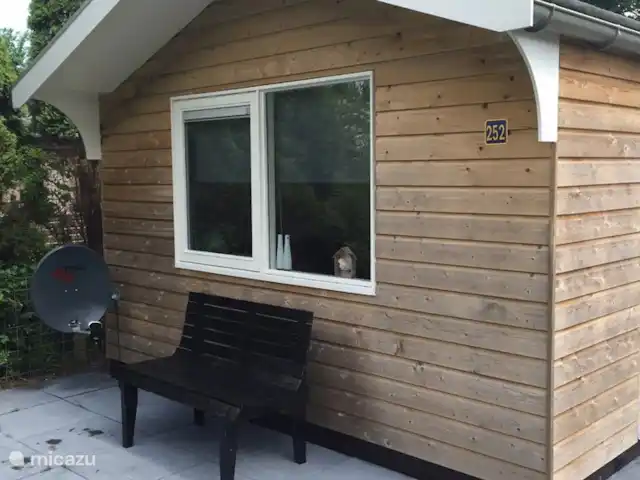 Pequeña casa Bergen NH en Países Bajos, Holanda del Norte, Warmenhuizen - chalet El jardín alrededor del chalet.