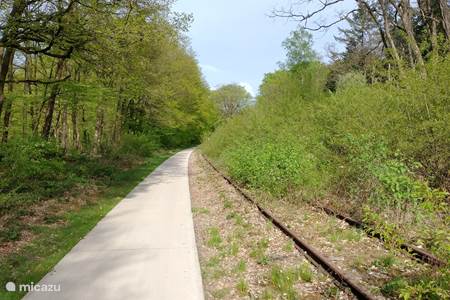 Radweg entlang der alten Eisenbahn nach Kranenburg und Cleves in Deutschland.
