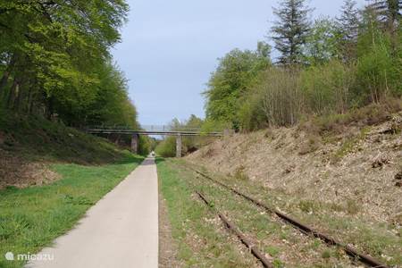 Radweg entlang der alten Eisenbahn nach Kranenburg und Cleves in Deutschland.