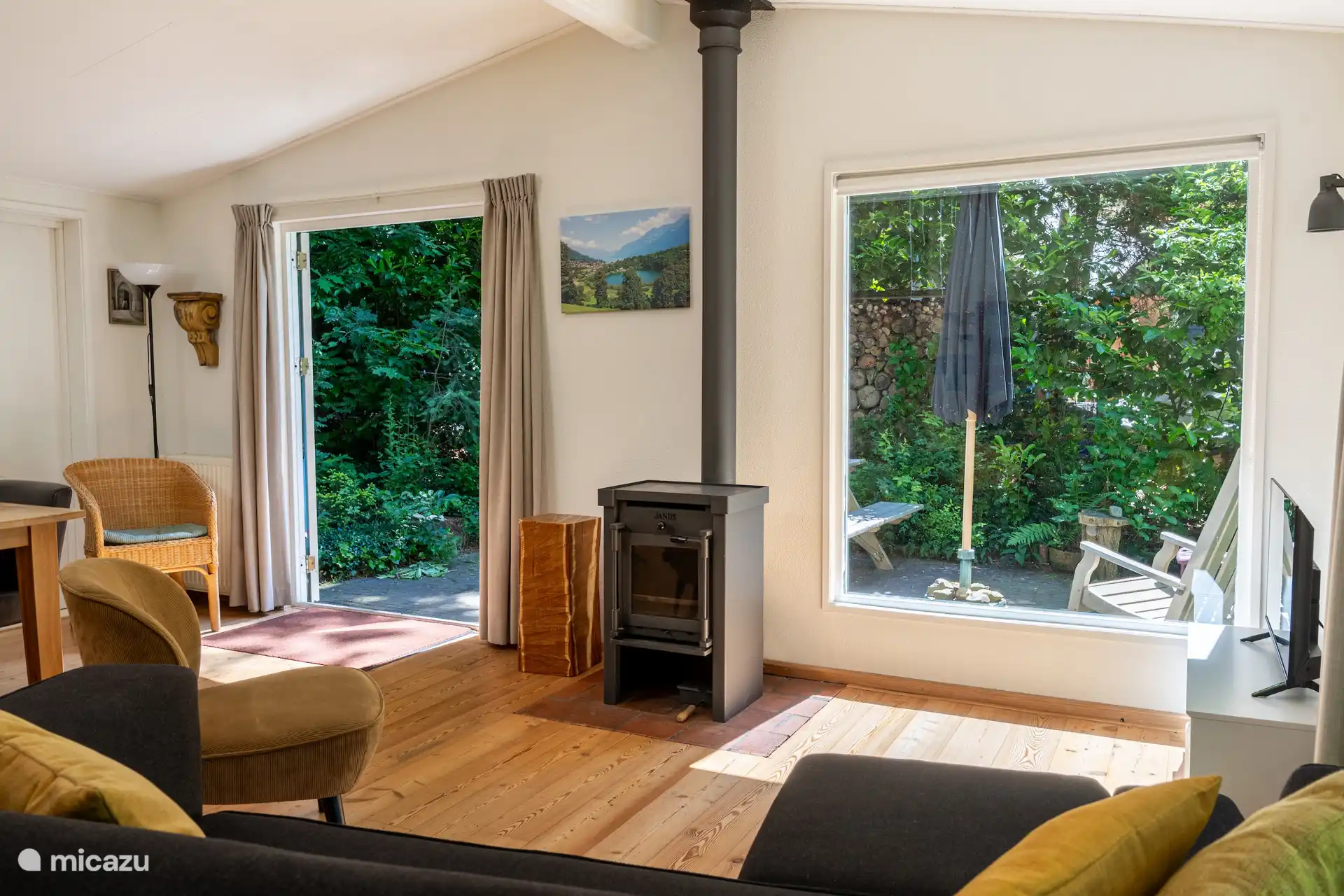 Wohnzimmer mit Terrassenblick