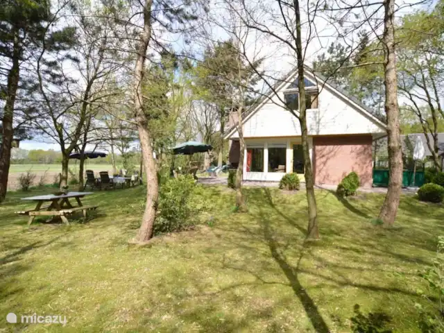 Paradis sur le Dwingelerveld | Pays-Bas, Drenthe, Ruinen - maison de vacances Nous avons de nombreux coins salons dans le jardin, toujours à l'ombre ou au soleil.
