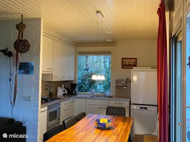 Paradis sur le Dwingelerveld | Pays-Bas, Drenthe, Ruinen - maison de vacances Cuisine avec lave-vaisselle, réfrigérateur, four/micro-ondes, plaque gaz. Congélateur disponible dans le placard du sous-sol.
