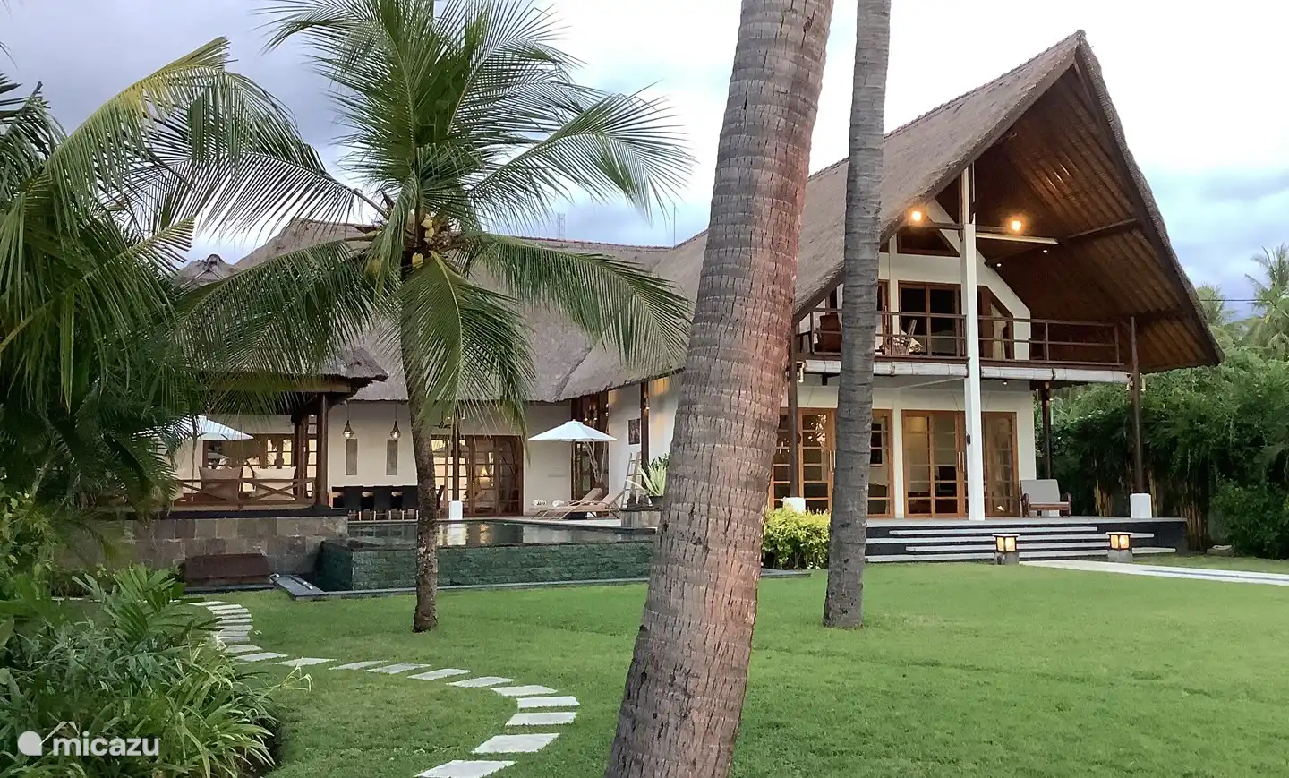 Villa in der Dämmerung