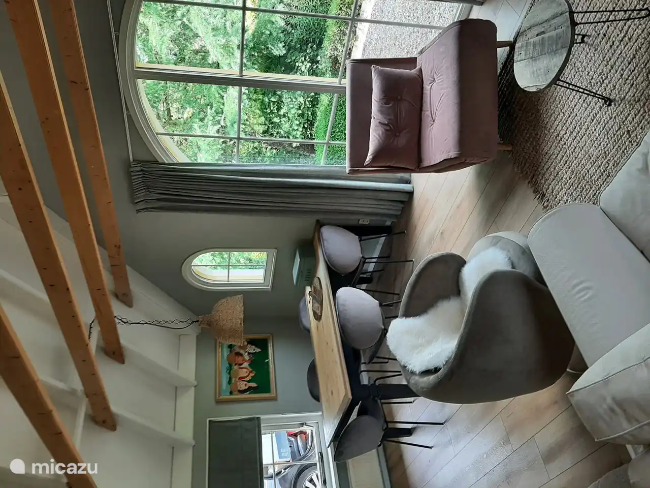 Wohn- und Esszimmer mit PVC-Boden