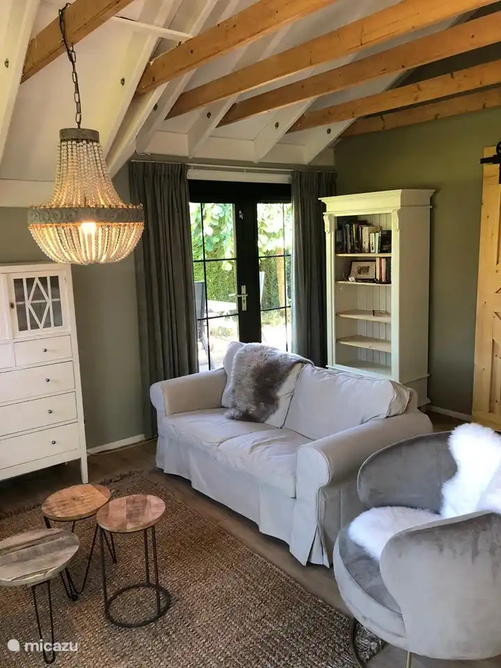 Wohn- und Esszimmer mit PVC-Boden