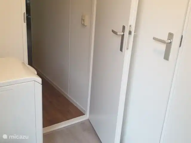 L'écureuil | Pays-Bas, Gueldre, Wells - chalet machine à laver dans le couloir
