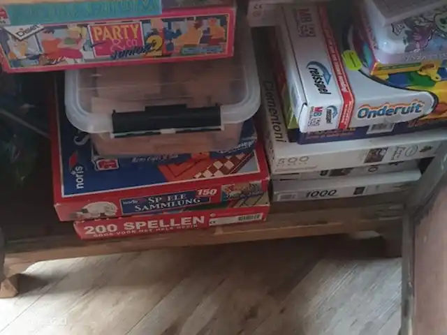 L'écureuil | Pays-Bas, Gueldre, Wells - chalet une armoire pleine de jeux et d'énigmes.
également une PS3 pour regarder des DVD et des jeux
Il y a des jeux d'extérieur dans le cabanon. y compris le tennis de badminton et bien plus encore.