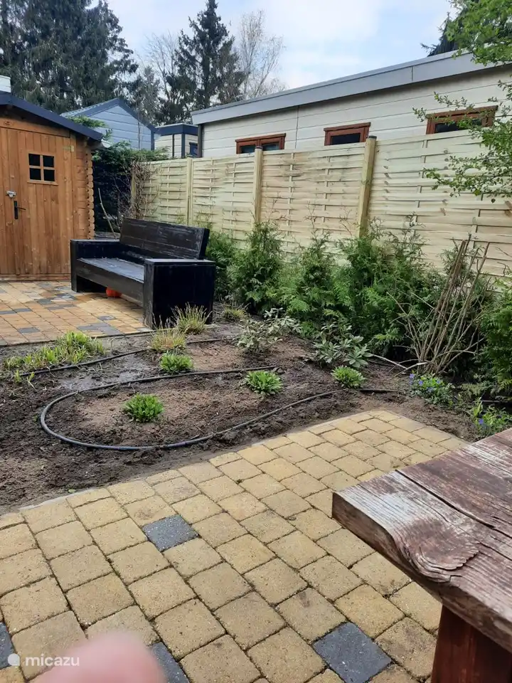 Umzäunter Garten, damit Ihr Kind und Ihr Hund ruhig im Garten spielen können