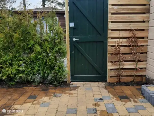 L'écureuil | Pays-Bas, Gueldre, Wells - chalet un jardin clos pour plus d'intimité, afin que votre enfant puisse jouer dehors en toute sécurité. pour que votre chien puisse courir librement. la porte de la porte peut être verrouillée