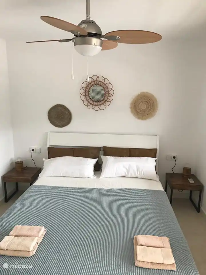 Slaapkamer 1, zeezicht + balkon