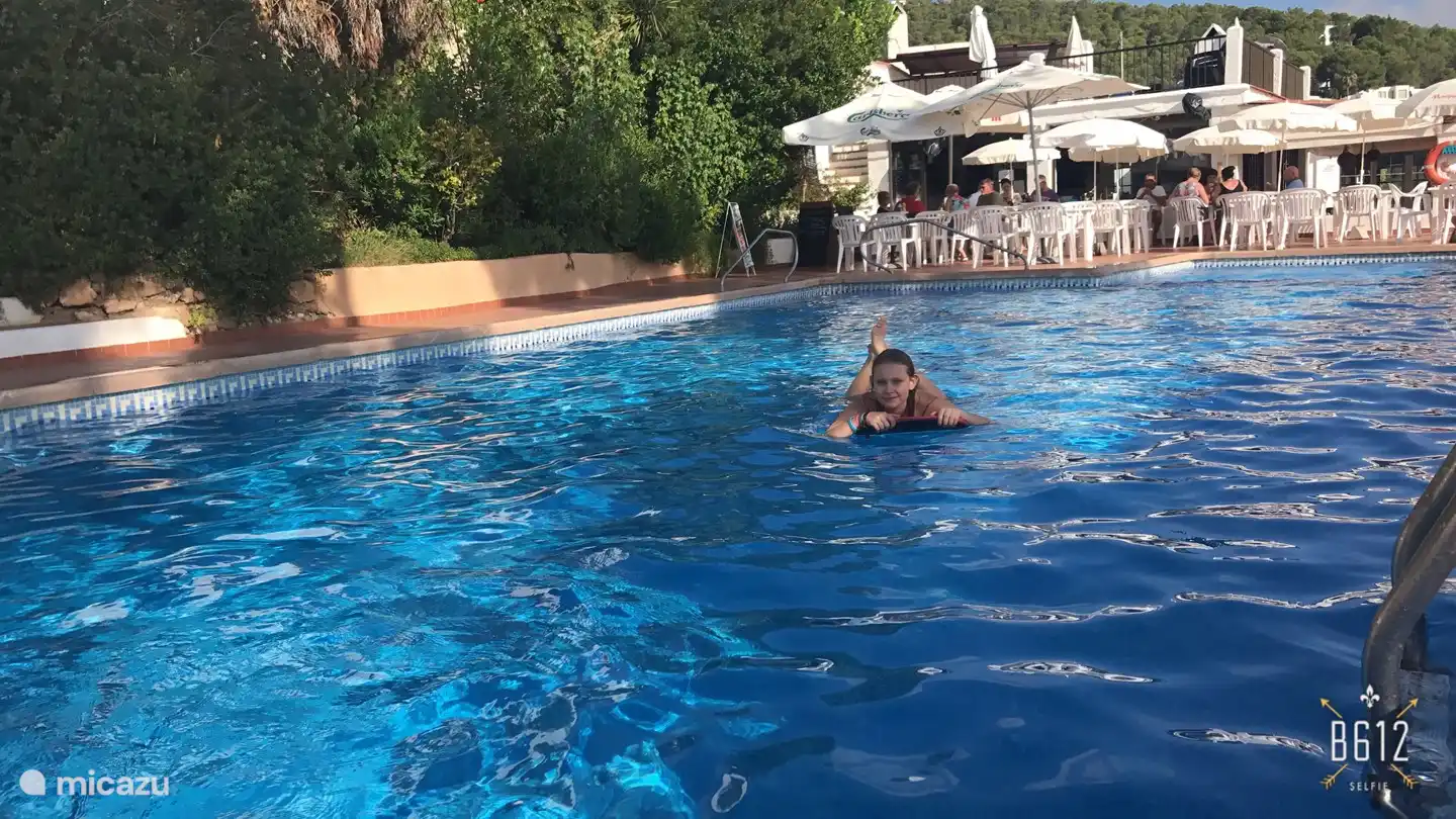 Zwembad 1, een laag boven het appartement