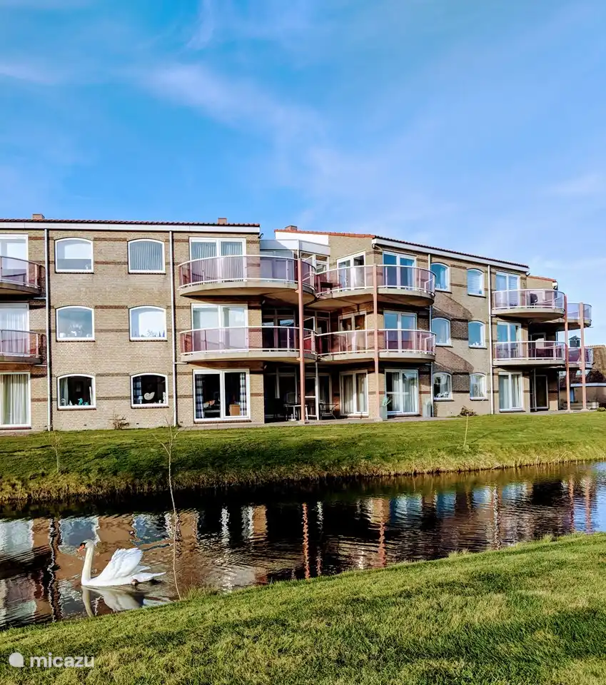 Windkracht 13 in Niederlande, Nordholland, Julianadorp aan Zee - appartement