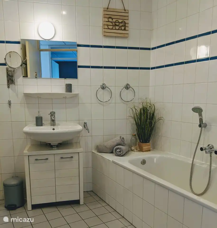Badezimmer mit Badewanne