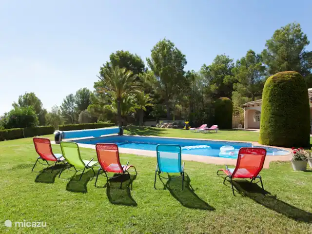 Casa Ponoig | Espagne, Costa Blanca, Polop - villa jardin avec gazon et transats