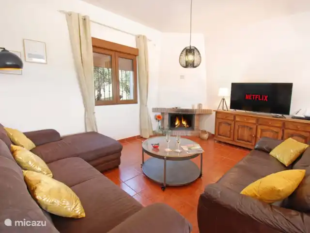 Villa Las Palomeras | Espagne, Costa del Sol, Comares - villa Salon spacieux avec de belles vues de toutes les fenêtres.