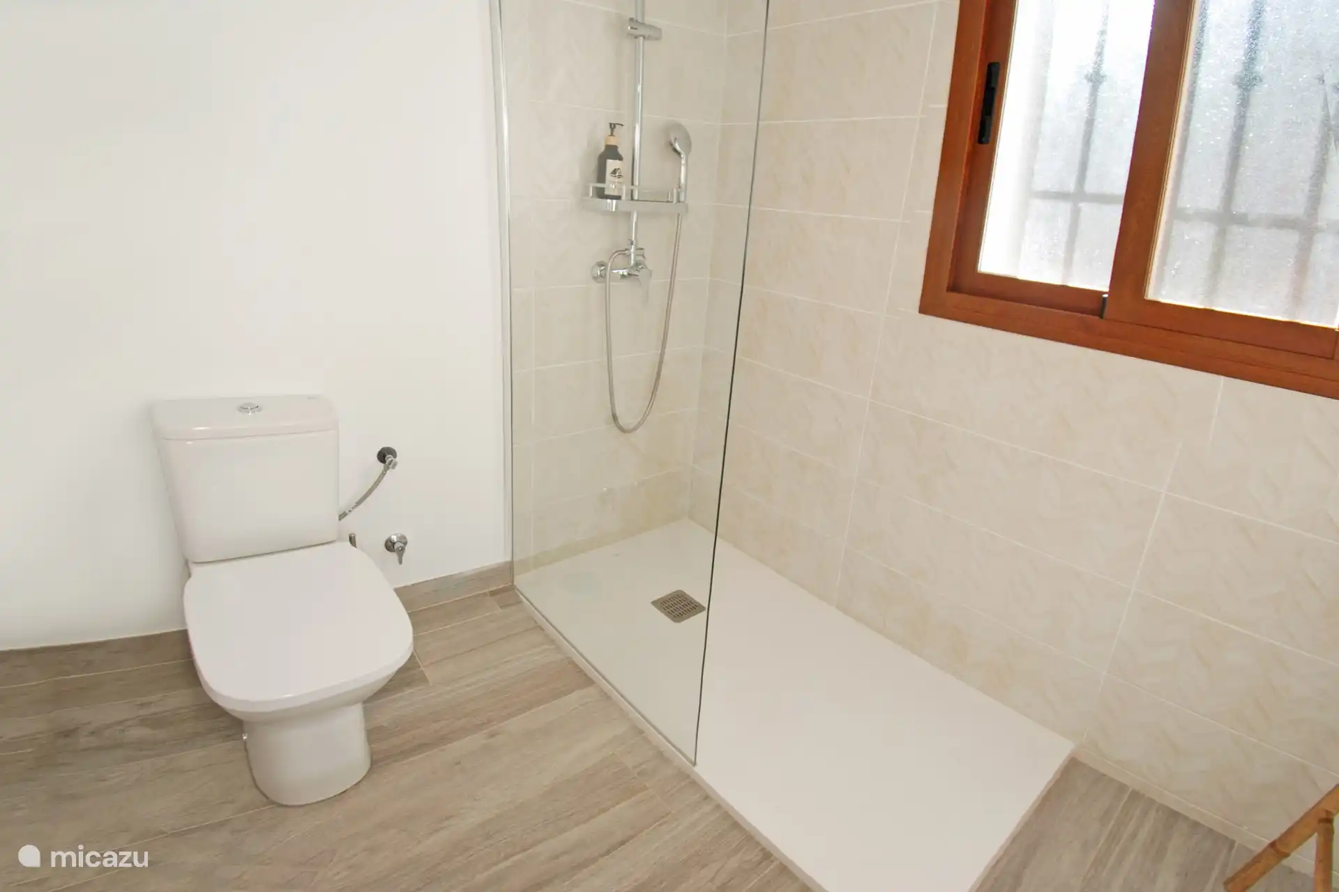 Ein weiteres schönes Badezimmer im Obergeschoss.