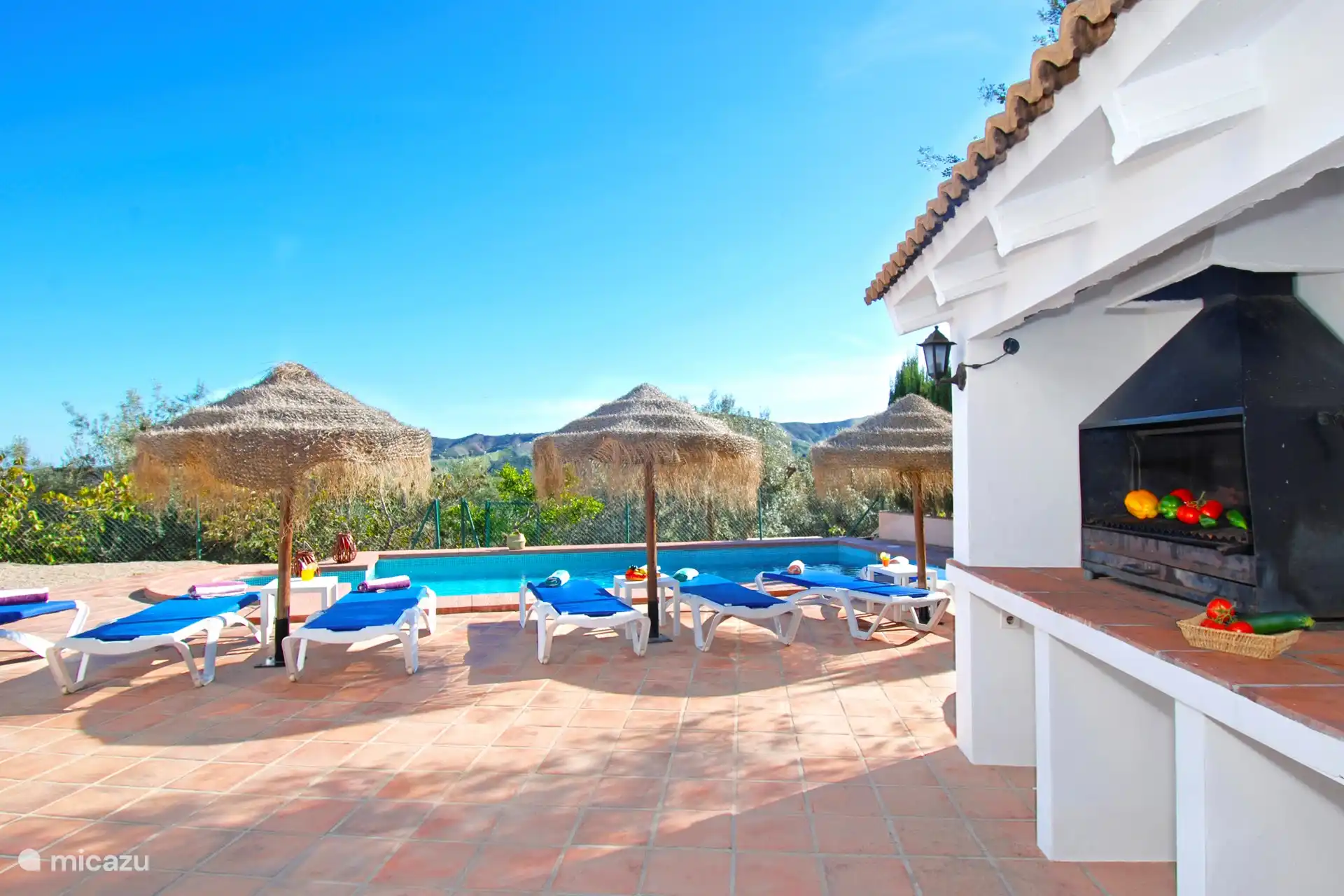 Grillplatz und Zugang zum Schwimmbad