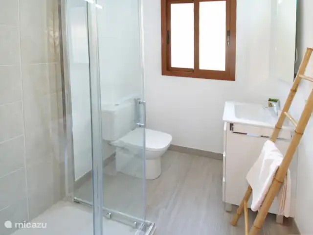 Villa Las Palomeras | Espagne, Costa del Sol, Comares - villa salle de bain au rez-de-chaussée avec douche