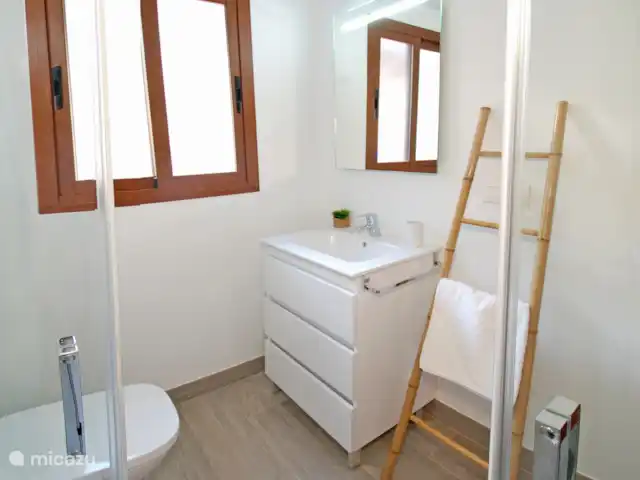Villa Las Palomeras | Espagne, Costa del Sol, Comares - villa salle de bain au rez-de-chaussée avec douche