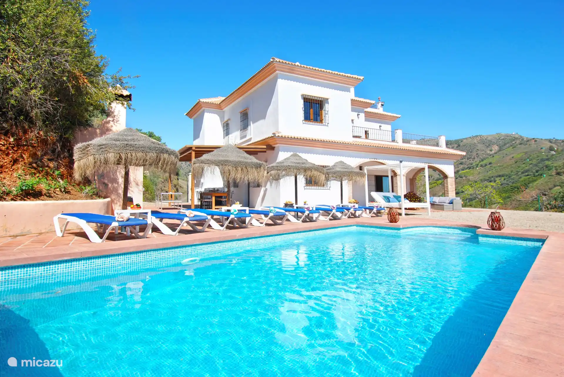 Schöne Aussicht vom Pool