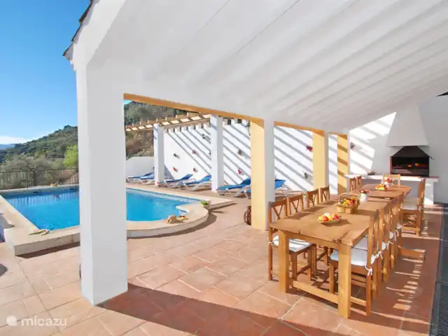 Villa José 2 en España, Costa del Sol, Comares - villa Excelentes áreas sombreadas por el área de BBQ con mucho espacio para toda la familia.