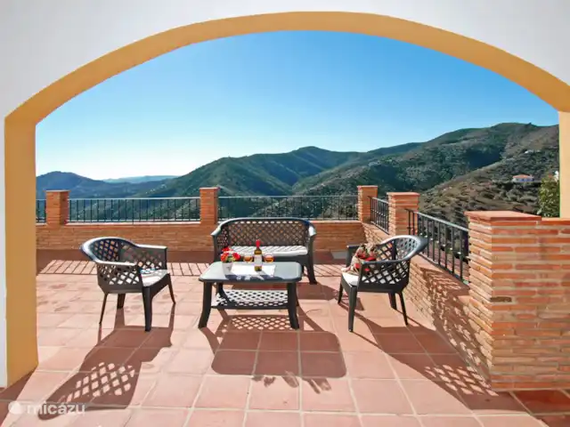 Villa José 2 en España, Costa del Sol, Comares - villa Encantadoras áreas para sentarse al aire libre en una de las muchas terrazas.