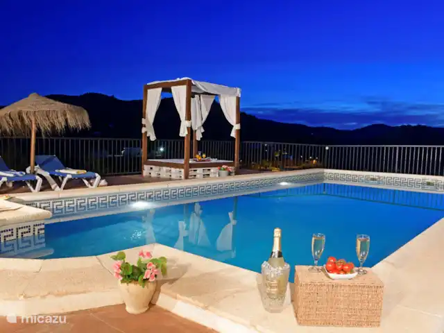 Villa José 2 en España, Costa del Sol, Comares - villa ¡La hermosa villa de noche, con piscina privada y vista increíble!