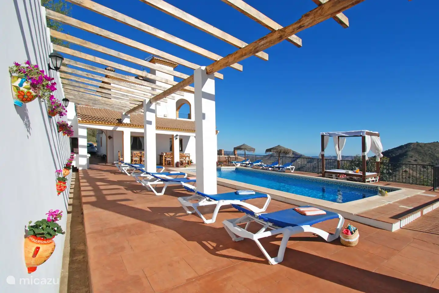 Gehen Sie in 5/10 Minuten direkt von der Villa zu 2 ausgezeichneten Bars/Restaurants.