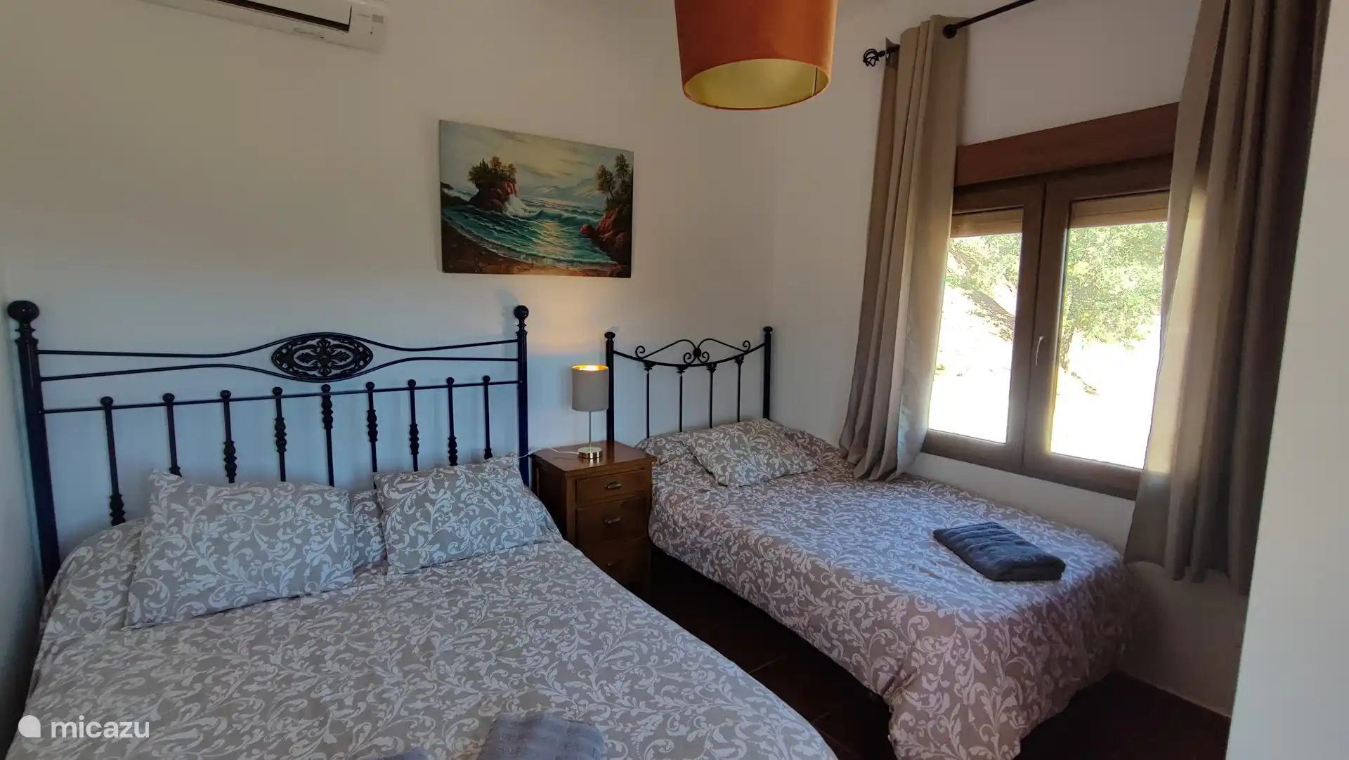 Ein weiteres schönes Schlafzimmer. 