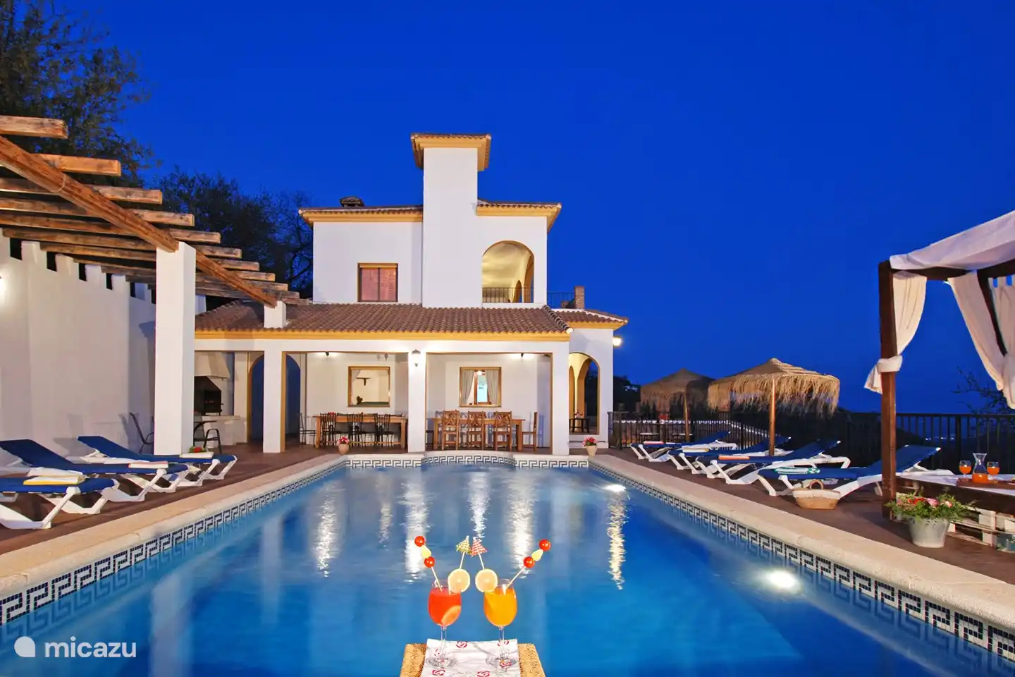 Villa Jose Dos bei Nacht.