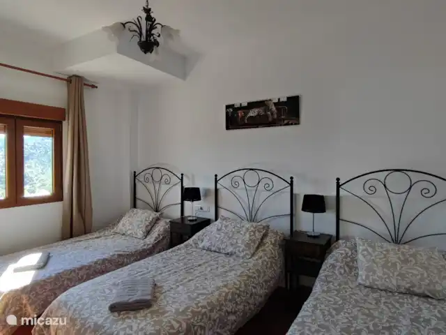 Villa José 2 en España, Costa del Sol, Comares - villa Otra habitación del apartamento con 3 camas individuales.