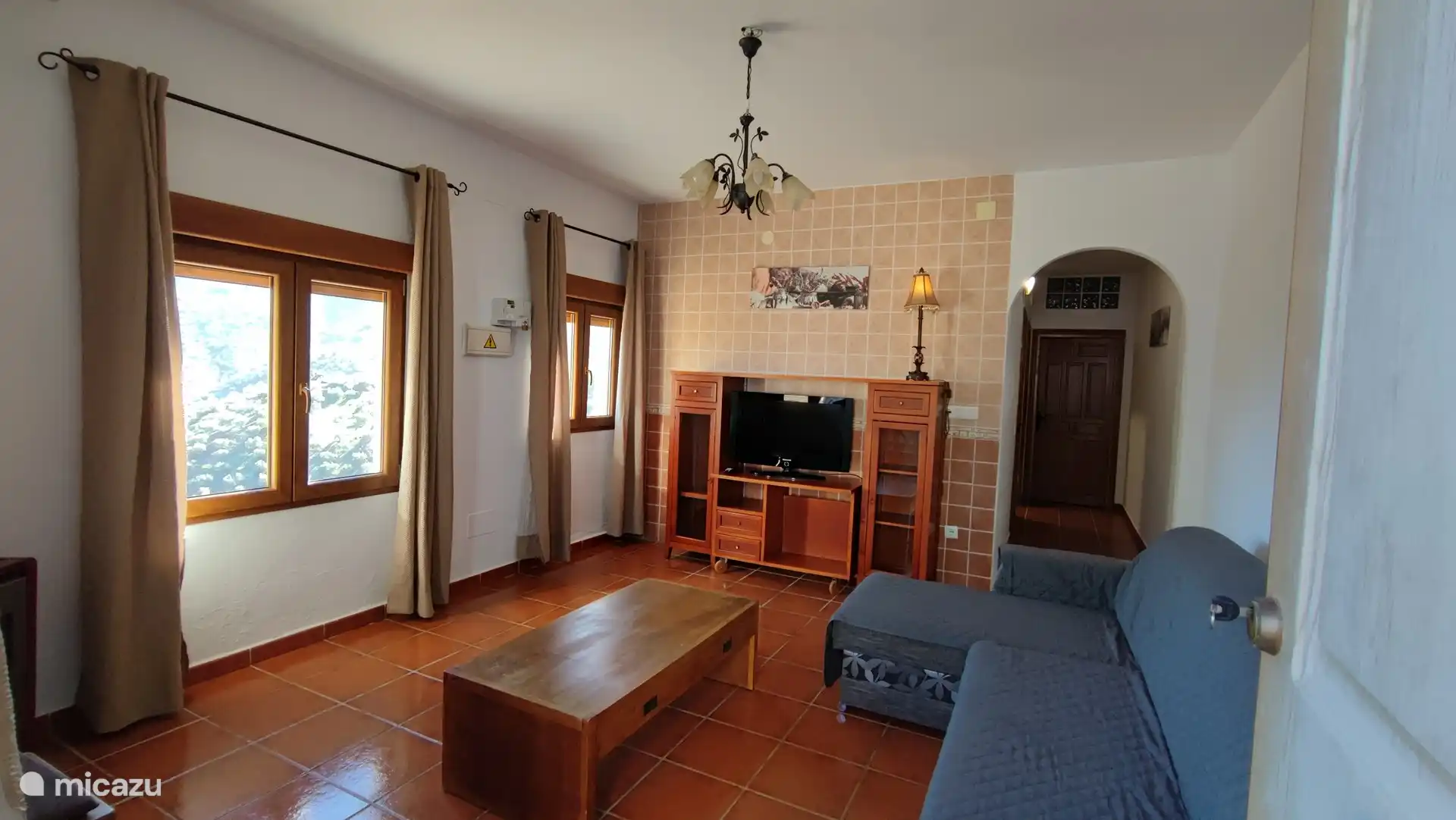 Zweites Wohnzimmer mit Pelletbrenner in der angrenzenden Wohnung (mit separatem Eingang). 