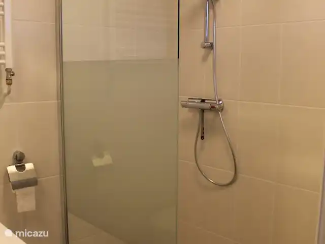 Location de Vacances Pays-Bas, Hollande du Nord, Julianadorp aan Zee, maison de vacances - Westwind Salle de bain avec douche spacieuse