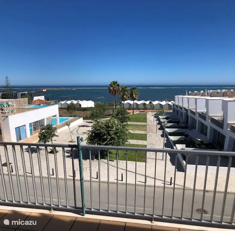 Mismo balcón, diferente vista, y cada momento del día, nunca igual