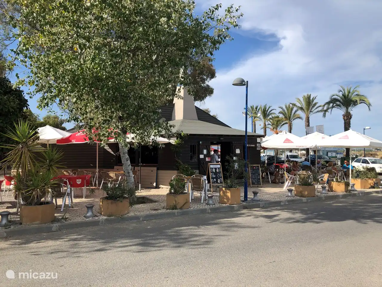 Cafés en el boulevard de Fuseta - East Algarve