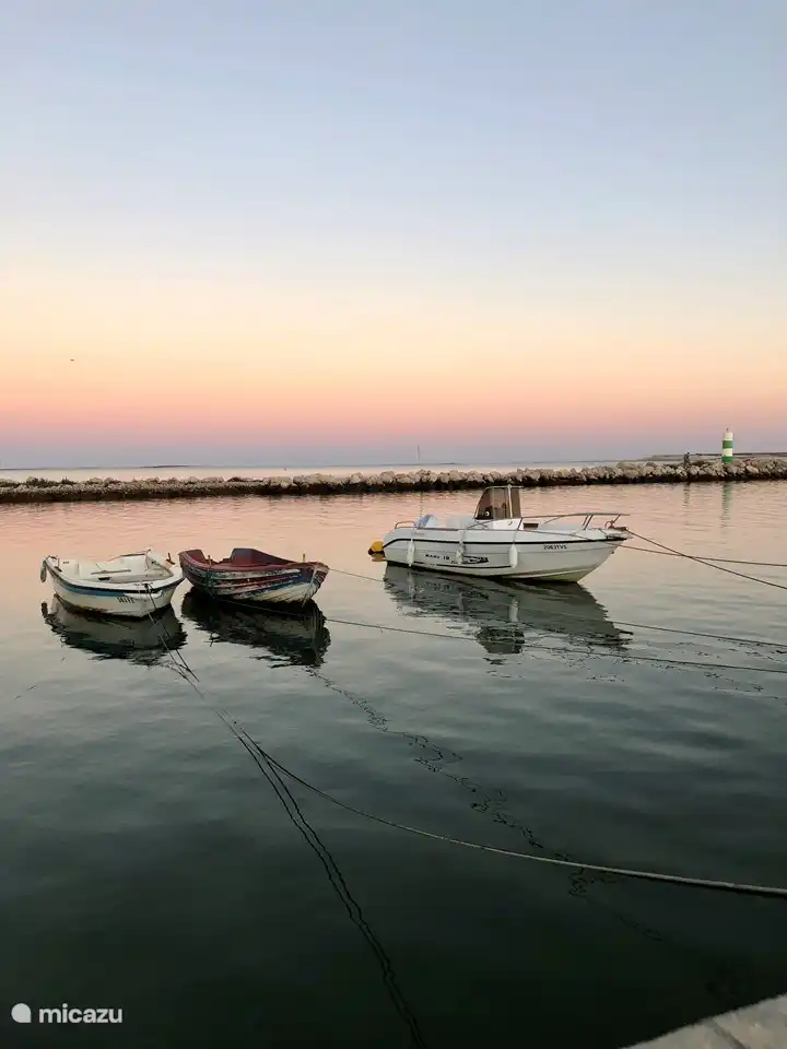 Fuseta es un auténtico pueblo de pescadores, el puerto se encuentra a poca distancia del apartamento Bea Vista