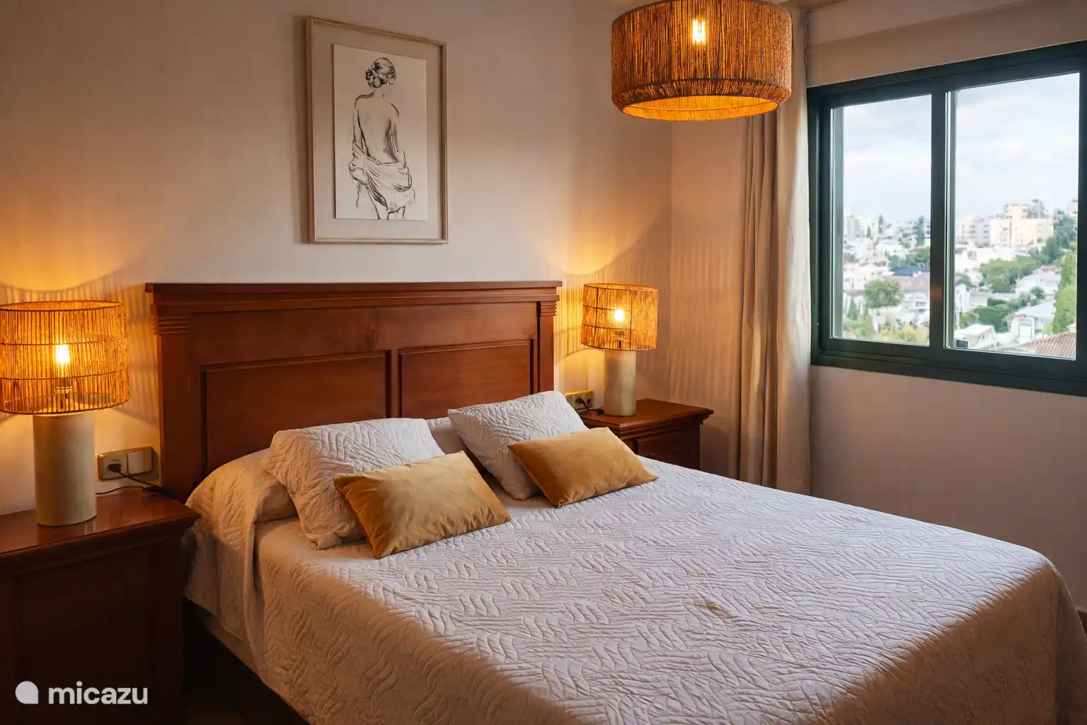 Wunderschön eingerichtetes Hauptschlafzimmer. 