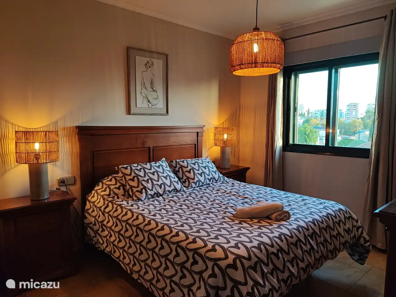 Wunderschön eingerichtetes Hauptschlafzimmer.