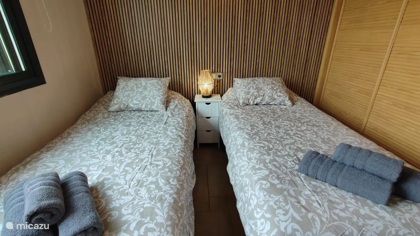 Schlafzimmer mit 2 Doppelbetten
