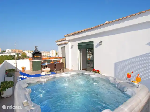 Isla de Benalmádena 1 en España, Costa del Sol, Benalmádena - penthouse Gran terraza de este precioso ático con espacio para toda la familia.