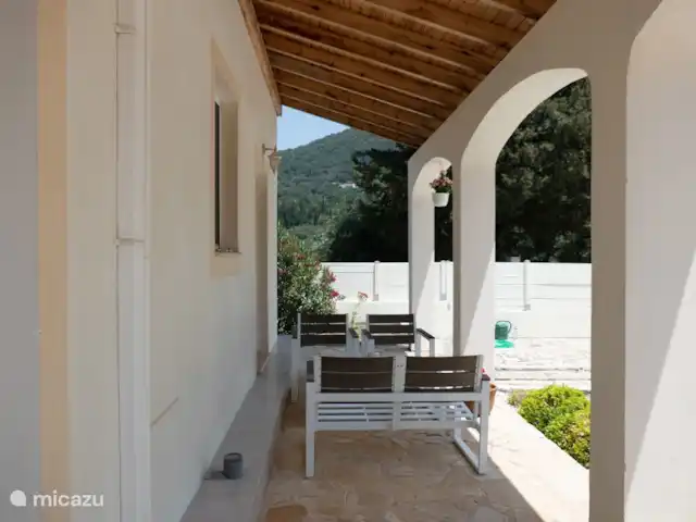 Villa Fedrita | Grèce, Corfou, Acharavi - villa Salon situé sur la terrasse au bord de la piscine.