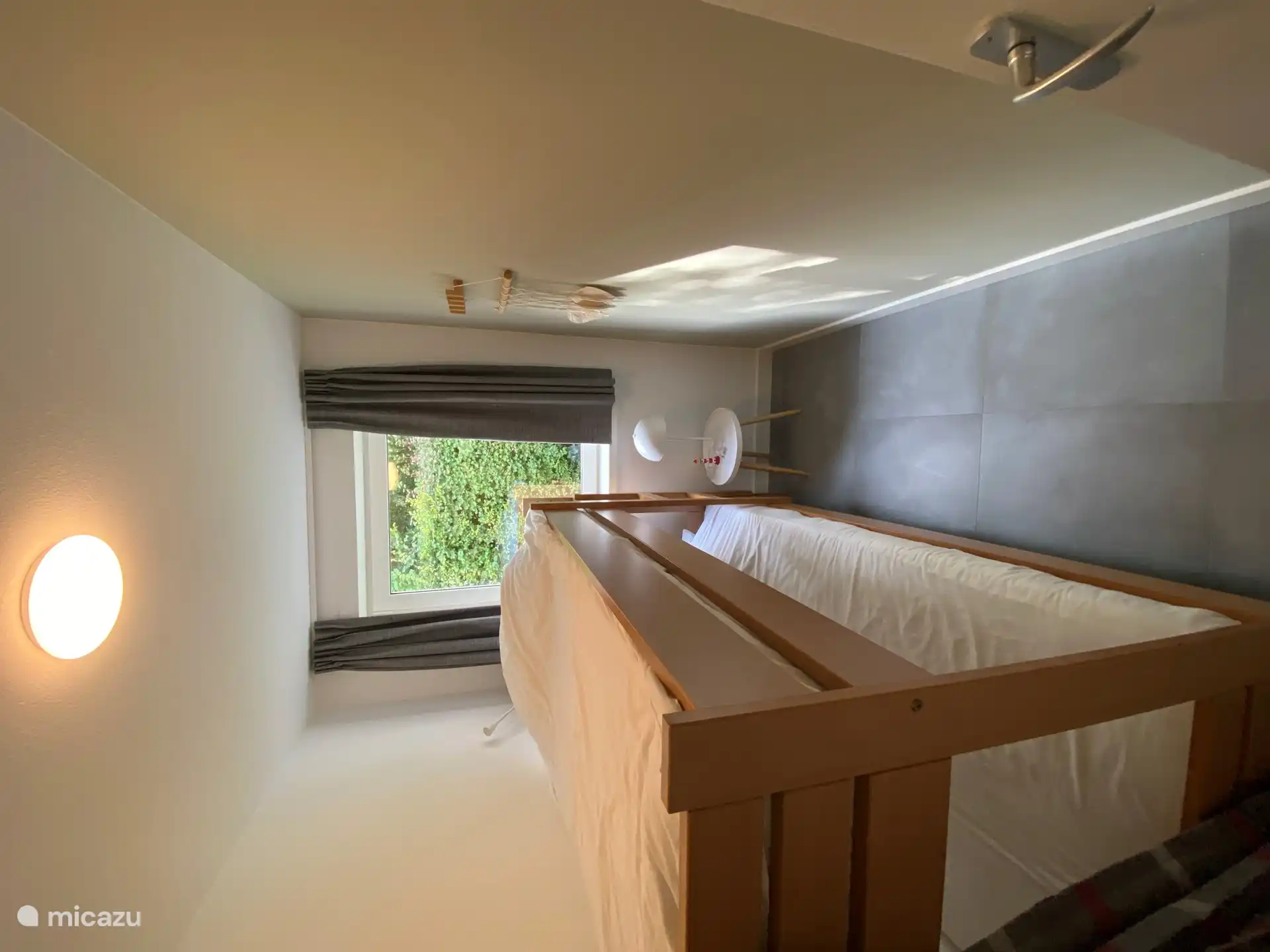 Schlafzimmer 3 mit Etagenbett und Kleiderschrank