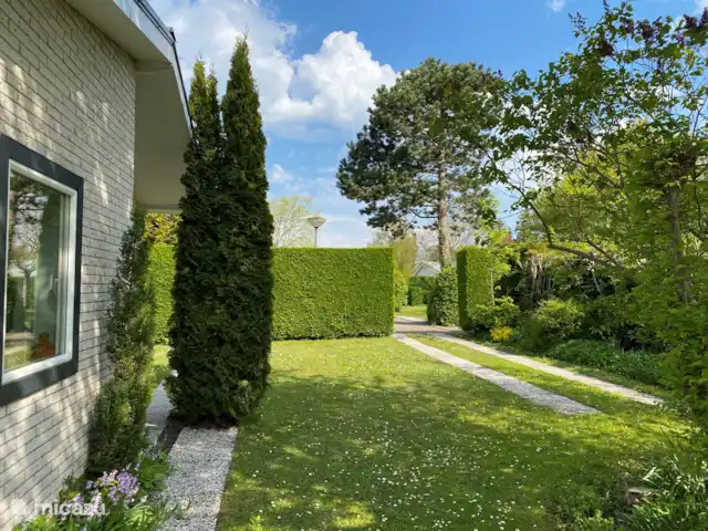 Bungalow Ruiterplaat avec intimité | Pays-Bas, Zélande, Kamperland - maison de vacances Place de parking pour 2 voitures dans le jardin de devant