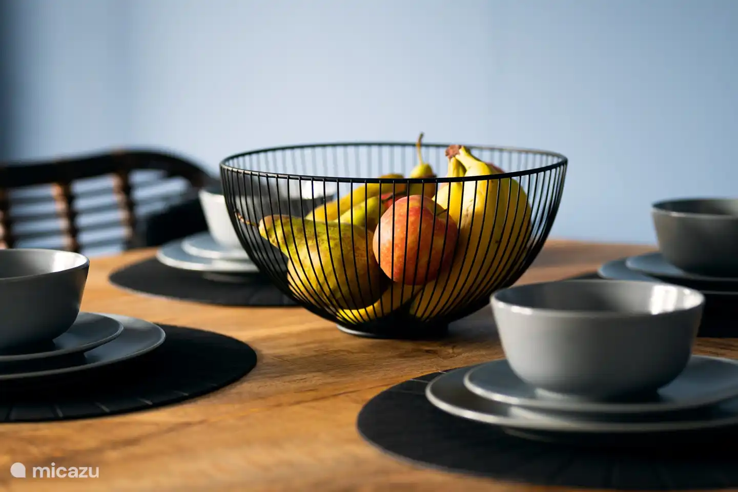 Ronde eettafel van mangohout