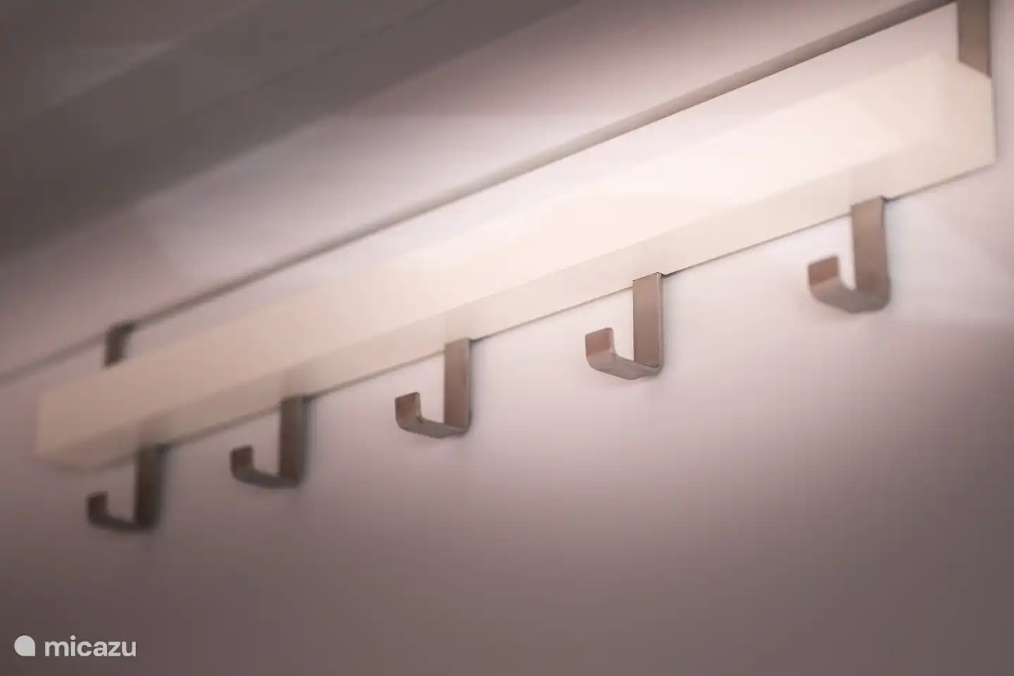 Voldoende haakjes om kleding op te hangen