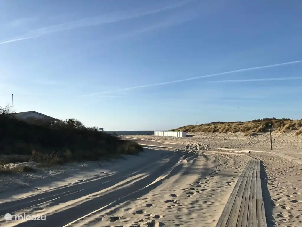 Strand De Banjaard Kamperland, nu nog rustig voor aanvang van het seizoen